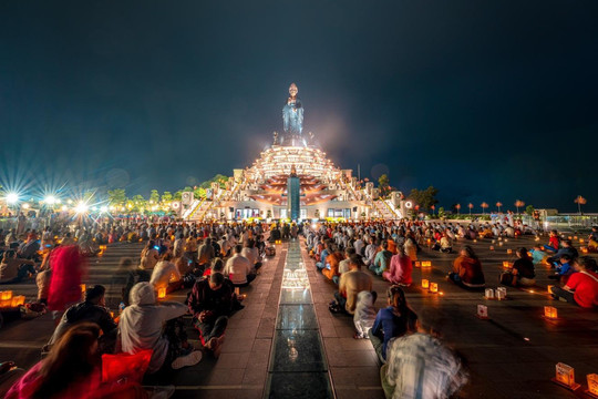 Phật tử khắp cả nước tìm về núi Bà Đen, Tây Ninh thực hành hiếu đạo mùa Vu Lan