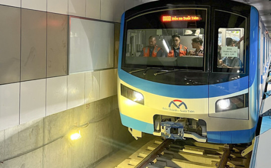 Đoàn tàu metro số 1 chạy toàn tuyến từ Bến Thành đến Suối Tiên