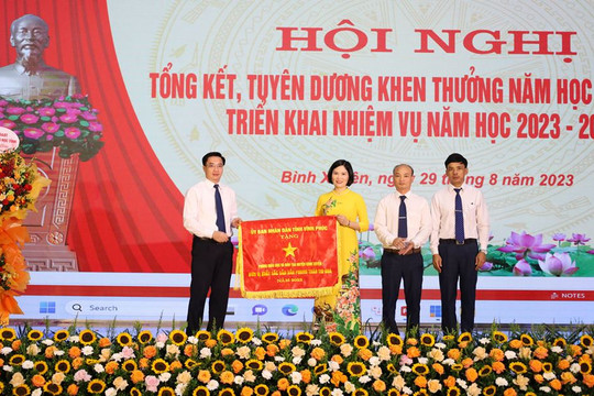 Gần 200 giáo viên và học sinh huyện Bình Xuyên được khen thưởng
