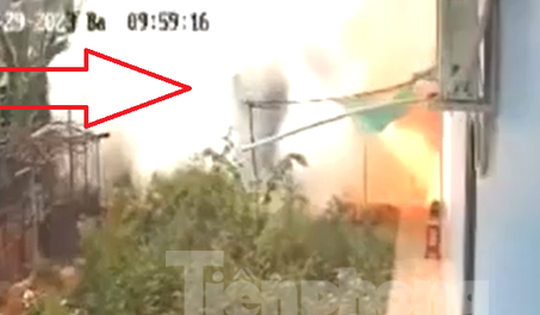 Hình ảnh camera ghi lại vụ nổ kinh hoàng khiến một người cháy đen