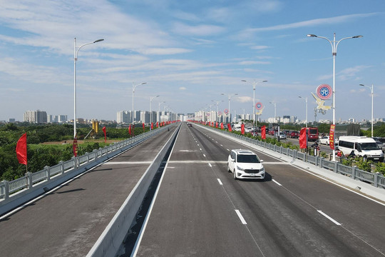 Hình ảnh thông xe cầu Vĩnh Tuy giai đoạn 2