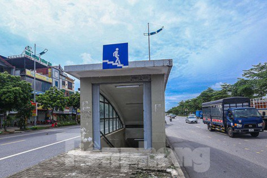 Hầm đi bộ bạc tỷ đang bị ''lãng quên'' ở Hà Nội