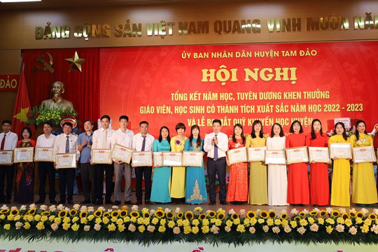 Khen thưởng giáo viên, học sinh và ra mắt Quỹ khuyến học huyện Tam Đảo