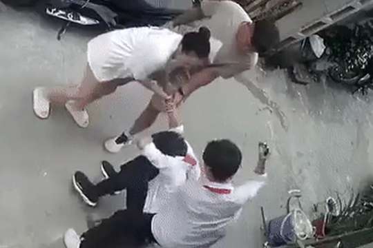 Từ vụ nam sinh bị đánh hội đồng ở Hà Nội: Tiến sĩ Tội phạm học hướng dẫn kỹ năng ứng phó với bạo lực