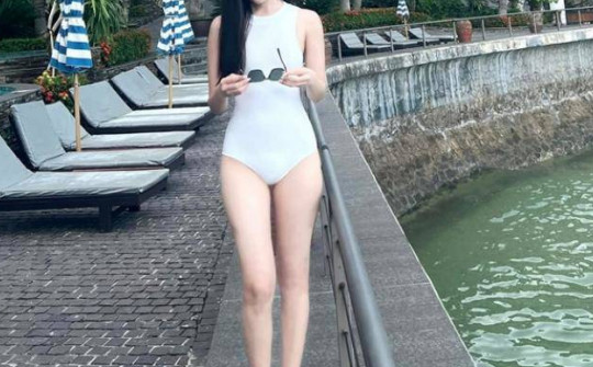 "Nữ công an" quê Thanh Hoá mặc gì cũng đẹp hơn người nhờ thân hình 173cm