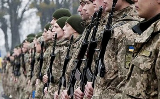 Ông Zelensky: Ukraine xem xét lại tất cả trường hợp miễn trừ nhập ngũ