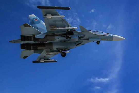 Su-30 khai hỏa phá hủy tàu quân sự gần đảo Rắn
