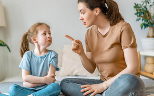 9 thói quen xấu của cha mẹ có thể khiến con cái bắt chước