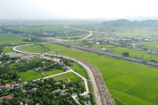 Hình ảnh tỉnh lộ 495B đang xây dựng qua huyện Thanh Liêm, Hà Nam