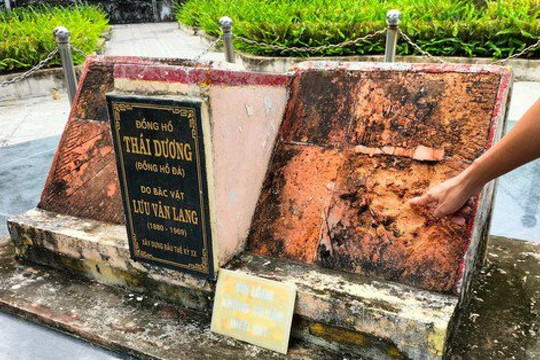 Đồng hồ đá hơn 100 tuổi 'có một không hai' ở Việt Nam kêu cứu