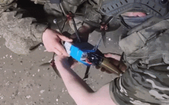 Nga hé lộ cách gắn đầu đạn vào UAV tự sát, tập kích nơi ẩn náu của binh sĩ Ukraine