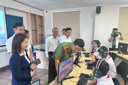 Quỹ Minh Đức tặng phòng học máy tính nhân dịp khai giảng năm học mới