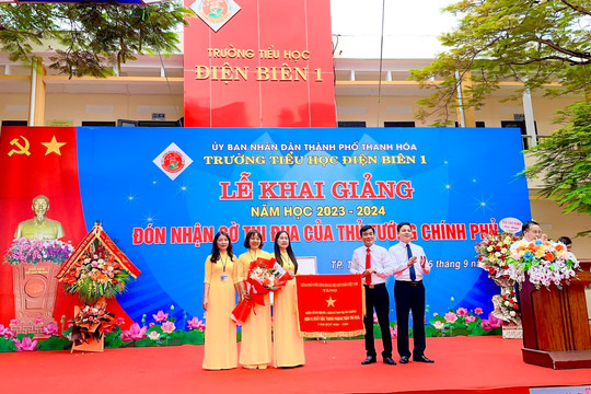 Trường Tiểu học Điện Biên 1 vinh dự đón nhận Cờ thi đua của Thủ tướng Chính phủ