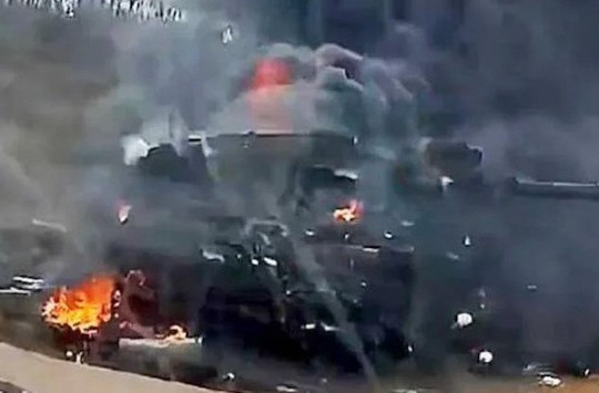 Lần đầu xuất hiện trong xung đột Nga – Ukraine, xe tăng Challenge 2 trúng hỏa lực bùng cháy
