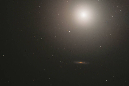 Hubble quan sát một khối cầu đầy sao: Messier 89