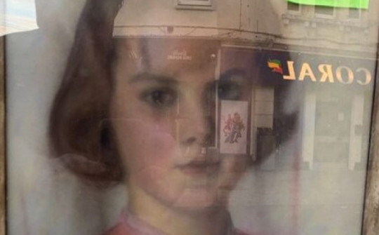 Xôn xao bức tranh "bé gái có ánh mắt gây sợ hãi" nhất thế giới