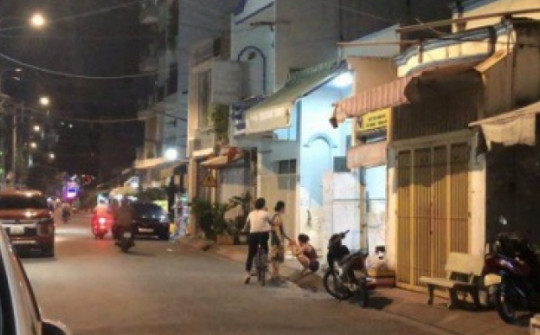 Tấn công người thân rồi cố thủ, tự sát trong nhà ở quận Tân Phú