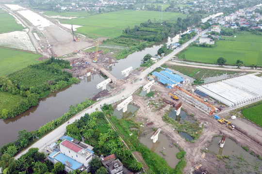 Hình ảnh cầu vượt sông Châu Thành trên tuyến đường Nam Định - Lạc Quần - Đường bộ ven biển đang xây dựng