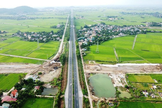 Cận cảnh nút giao cao tốc Cầu Giẽ - Ninh Bình ở Hà Nam sắp xây cầu vượt 6 làn xe