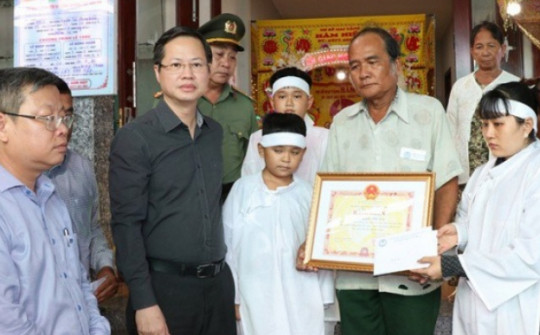 Vụ cháy ở Bình Thuận: Truy tặng Huân chương Dũng cảm cho người phụ hồ