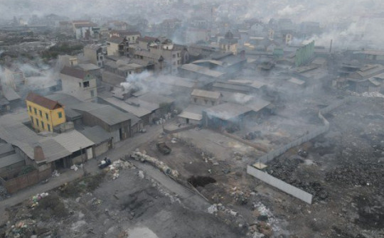 Cuộc sống khắc nghiệt tại ngôi làng bị gần 400 nghìn tấn rác thải bủa vây