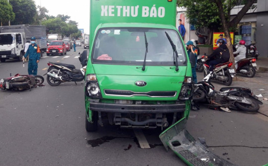 TP.HCM: Sau tiếng gào thét “chạy đi”, xe tải tông hàng loạt xe máy ở Gò Vấp