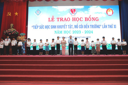 Trao 344 suất học bổng tiếp sức học sinh khuyết tật, mồ côi ở Tiền Giang