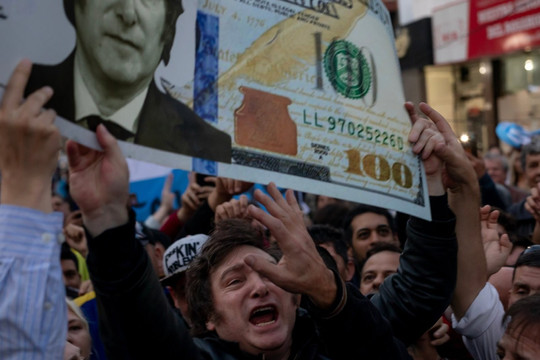 Một quốc gia Nam Mỹ trong ‘mối tình’ với đồng đô la: Có thể đau đớn nếu chia tay đồng peso