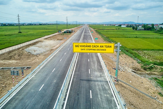 Phấn đấu đến năm 2025 hoàn thành cơ bản đường bộ cao tốc trục Bắc - Nam