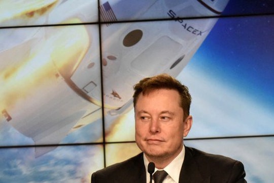 Tỷ phú Elon Musk 'ngắt kết nối Starlink để ngăn Ukraine tấn công Nga'