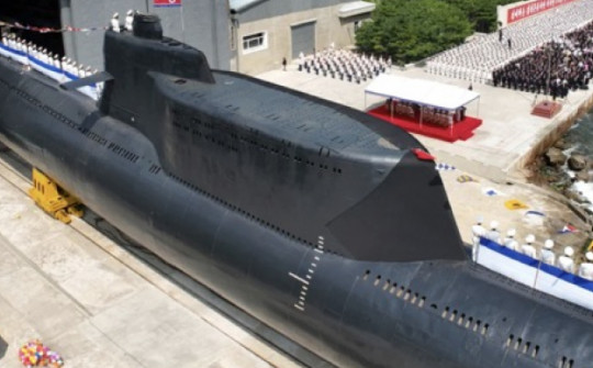 Tàu ngầm tấn công hạt nhân chiến thuật đầu tiên của Triều Tiên hạ thủy