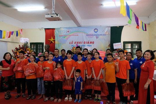 Lễ khai giảng tại ngôi trường đặc biệt ở Hà Nội