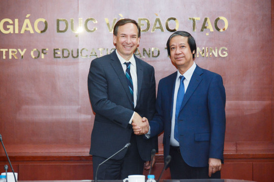 Bộ trưởng Nguyễn Kim Sơn làm việc với Trường ĐH Fullbright Việt Nam