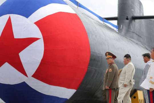 Cận cảnh tàu ngầm tấn công hạt nhân Triều Tiên mới hạ thủy