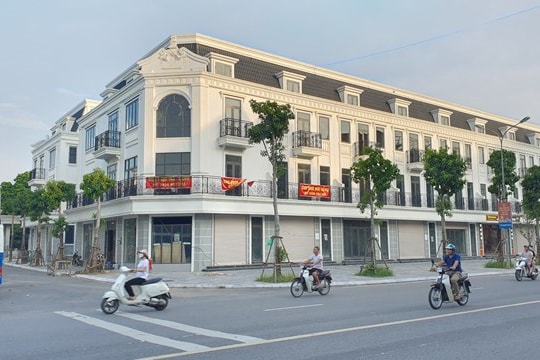 Loạt biệt thự, shophouse vắng người ở giữa lòng TP Hoà Bình