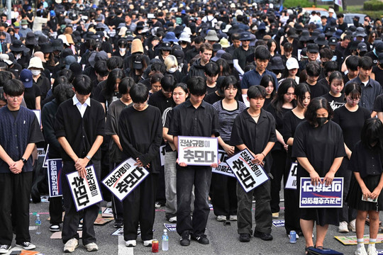Giáo viên Hàn Quốc tuần hành đòi bảo vệ quyền lợi