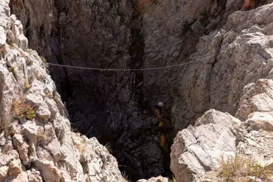 Cập nhật vụ giải cứu nhà thám hiểm Mỹ kẹt trong hang sâu cả ngàn mét