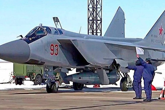 Ukraine treo thưởng lấy được tiêm kích MiG-31K mang tên lửa Kinzhal