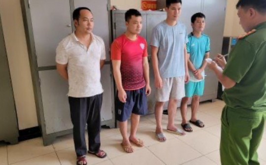 Bắt giữ 5 nhân viên bốc xếp hành lý tại Sân bay quốc tế Nội Bài trộm cắp tài sản