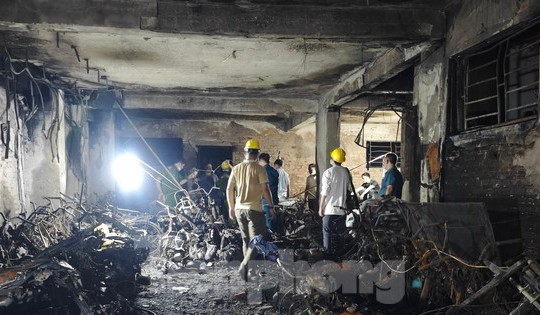 Cận cảnh hiện trường vụ cháy chung cư mini khiến hàng chục người thương vong ở Hà Nội