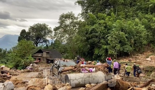 Cảnh hoang tàn nơi lũ quét vừa đi qua ở Lào Cai