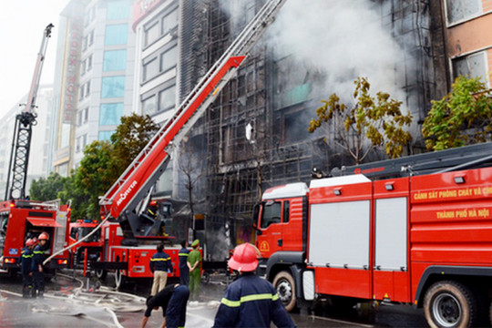 Từ vụ cháy nhà ở phố Khương Hạ: Nhà cao tầng, nhà ống bị cháy, cần làm gì để thoát nạn?