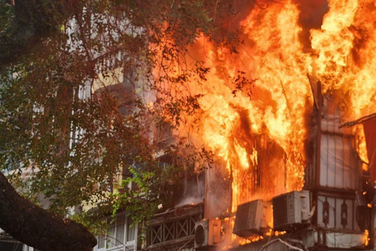 Kỹ năng nhất định phải nhớ khi thoát hiểm khỏi đám cháy ở chung cư, nhà cao tầng