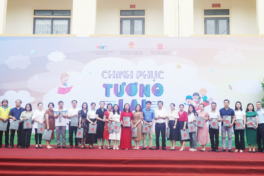 Học sinh THCS Nghệ An thích thú thi 'Chinh phục tương lai'
