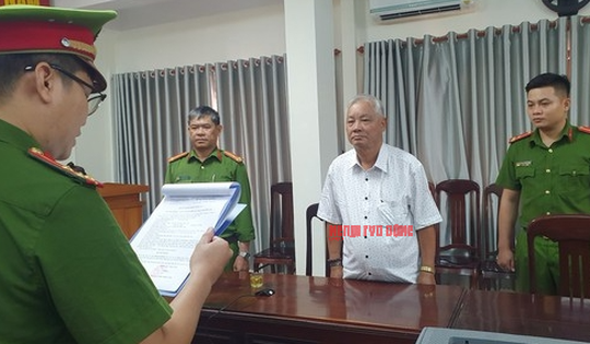 Tống đạt quyết định khởi tố nguyên Chủ tịch UBND tỉnh Phú Yên Phạm Đình Cự