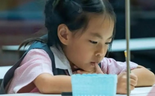 Thu nhập giảm, phụ huynh Trung Quốc vẫn mạnh tay đầu tư giáo dục cho con