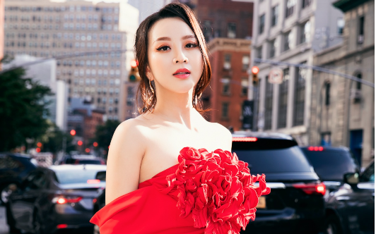 Á hậu - MC Thư Đình tham dự show SIXDO tại New York Fashion Week 2024 và lên bìa tạp chí Mỹ