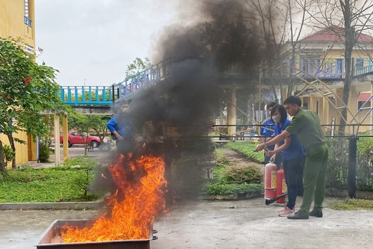 Thừa Thiên - Huế tăng cường kỹ năng phòng cháy, chữa cháy cho HS, SV