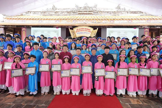 Thừa Thiên - Huế tuyên dương 386 học sinh tiêu biểu đạt thành tích xuất sắc