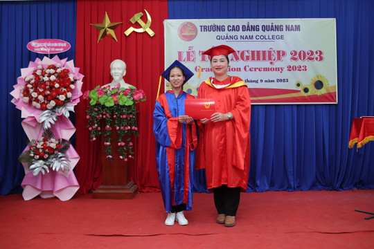 Trường CĐ Quảng Nam trao bằng tốt nghiệp cho hơn 200 học sinh hệ trung cấp